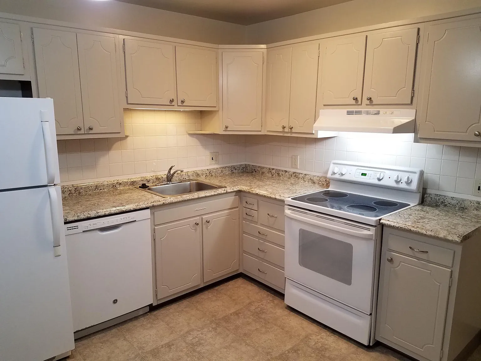 2 bed, 1.5 bath, 850 sqft, $1,550 — Photo 3