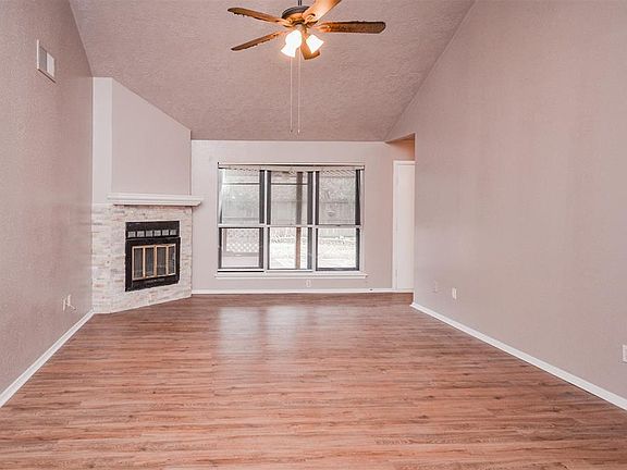 4th image of 2923 Laurelridge Dr