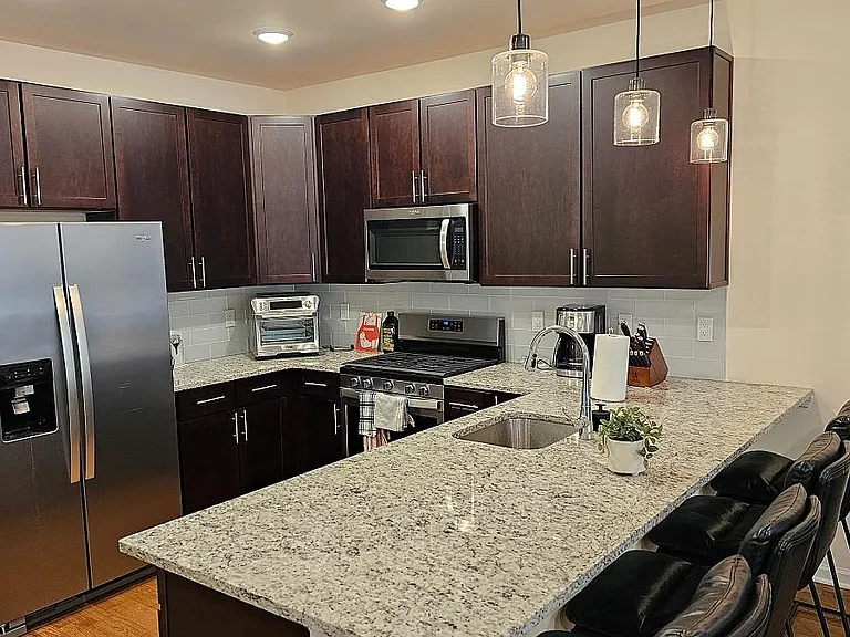260 W Main St #16 — Photo 3