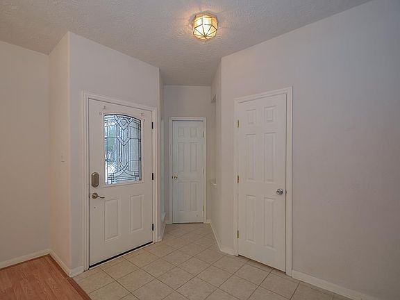 5th image of 906 Quiet Water Ct