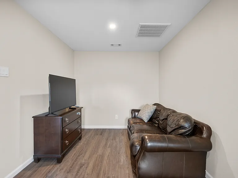 405 Maple St #B — Photo 3