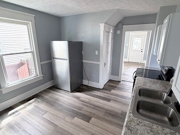 5th image of 919 Troy Pl NW