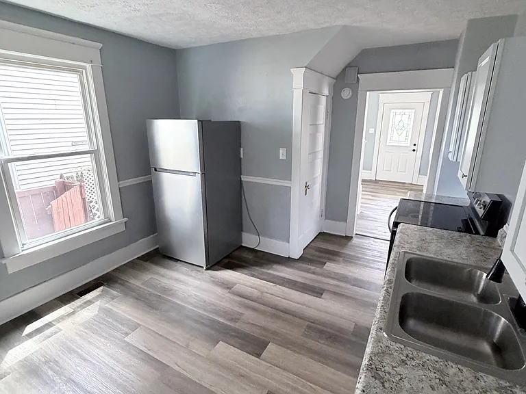 919 Troy Pl NW — Photo 5