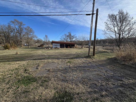 3rd image of 304 E Linden Ave