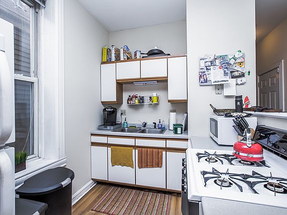 5th image of 2039 N Winchester Ave APT 2F