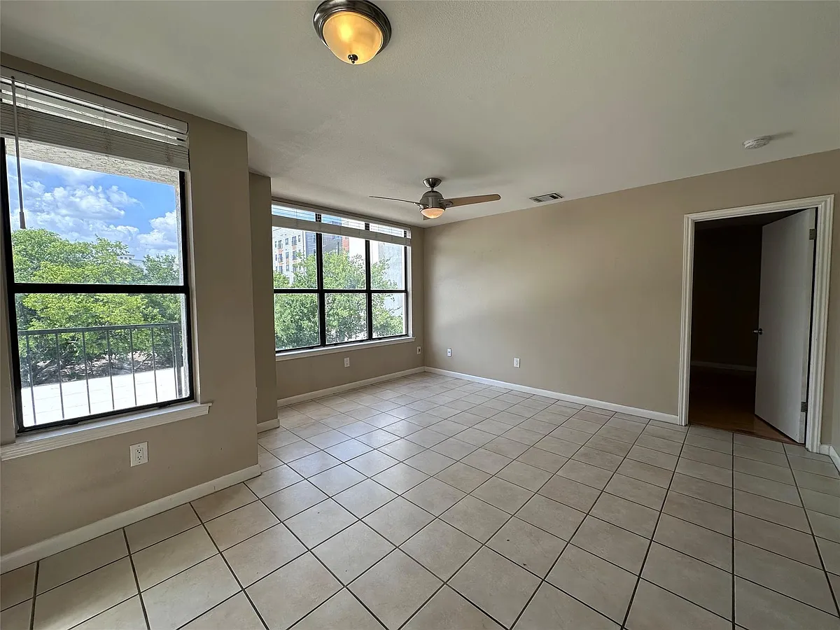 Building Photo - 2409 Leon St #205