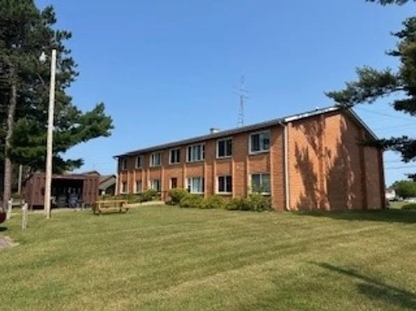 2BR apartment in Eagle River near the Chain of Lakes., 404 E Pine St #8, Eagle River, WI 54521