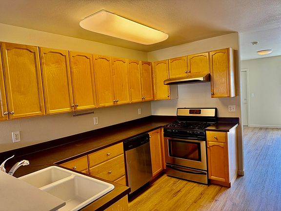 5th image of 954 Courtyard Cir