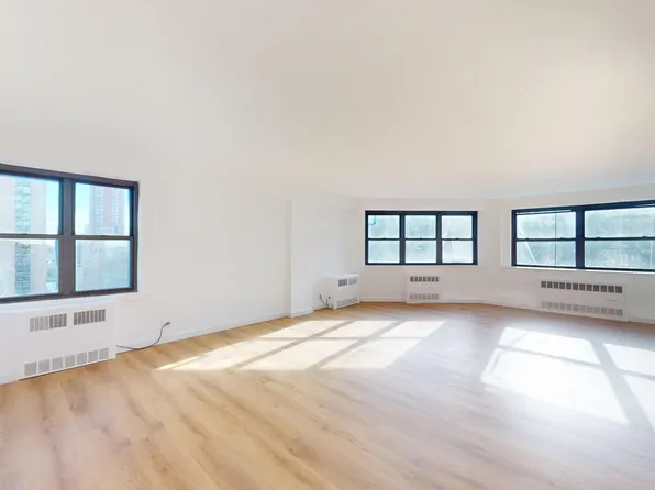 399 East 72nd Street image 1 of 8