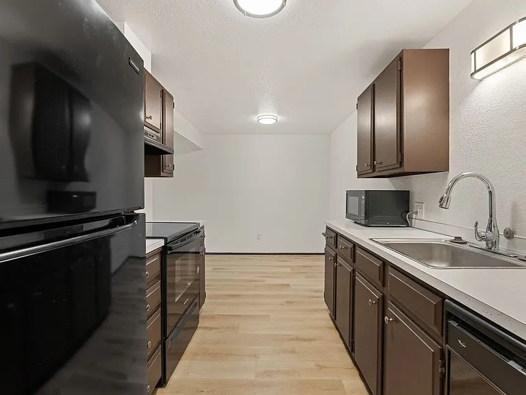 Carmel Apartments — Photo 9