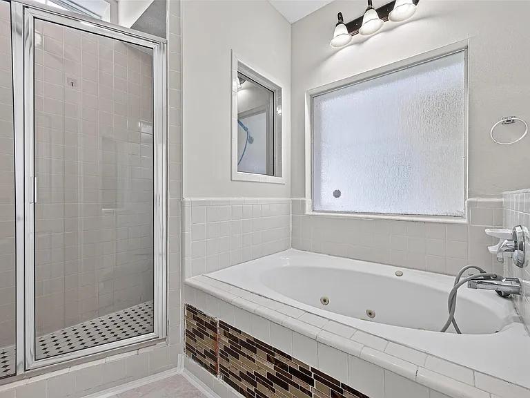 2502 Rosebluff Ct — Photo 45