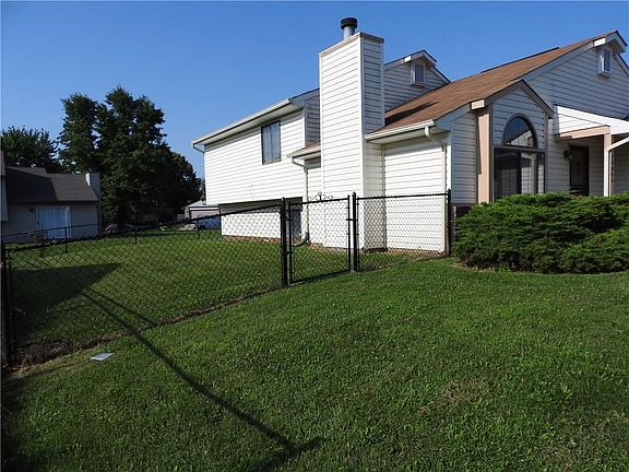 3rd image of 10045 Arapahoe Dr