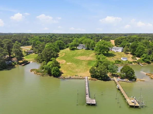 443 Locklies Creek Rd, Topping, VA 23169