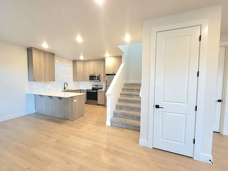7240 SE Umatilla St — Photo 3