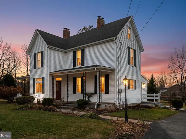 129 Church St, Summit Point, WV 25446