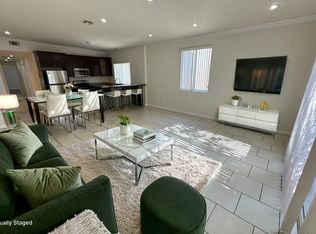 6714 Balboa Blvd APT 3, Lake Balboa, CA 91406