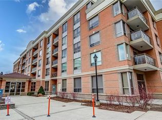 100 Burloak Dr #2405, Burlington, ON L7L6P6