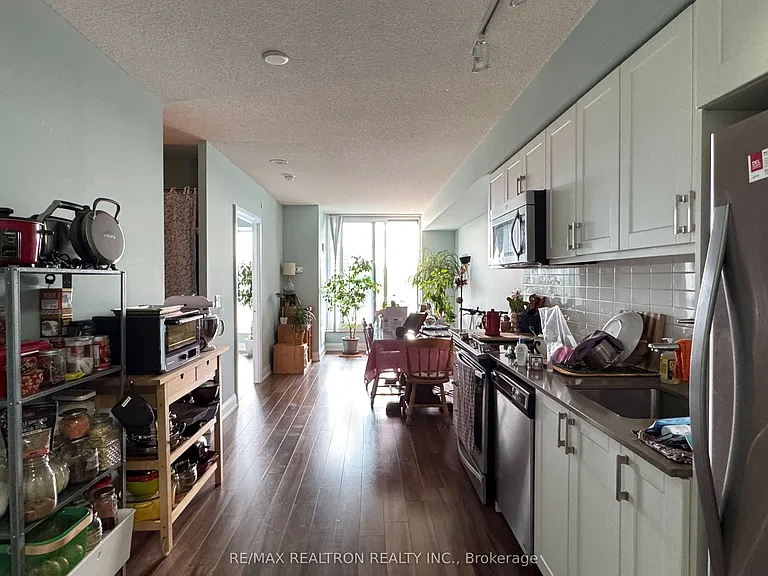 18 Graydon Hall Dr #301 — Photo 5