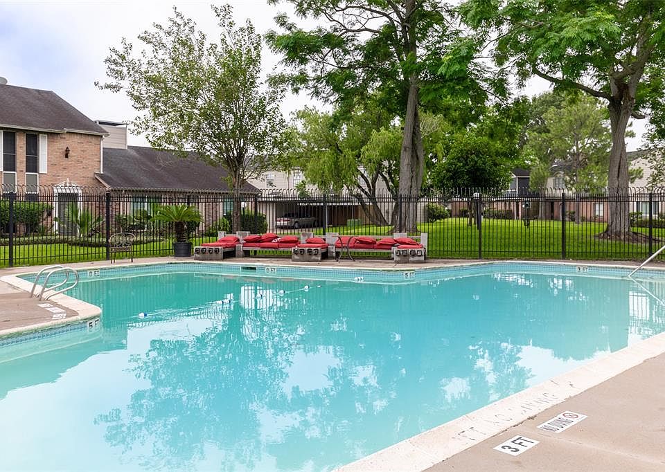 1st image of 6352 Creekbend Dr #10/105