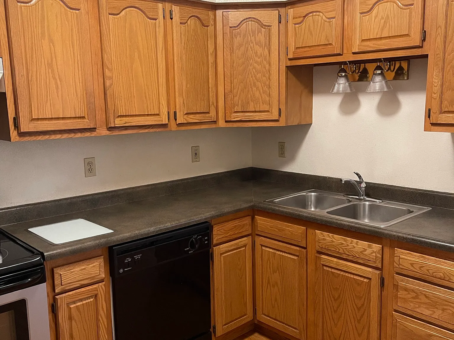5 bed, 1866 sqft, $3,085 — Photo 3