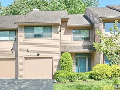 103 Windsor Cir, Township Of Washington, NJ, 07676