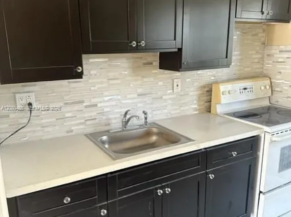 13990 NE 20th Ct APT 3, Miami, FL 33181