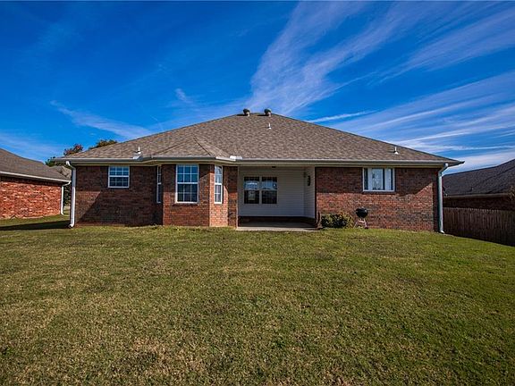 4th image of 2713 Pebble Dr