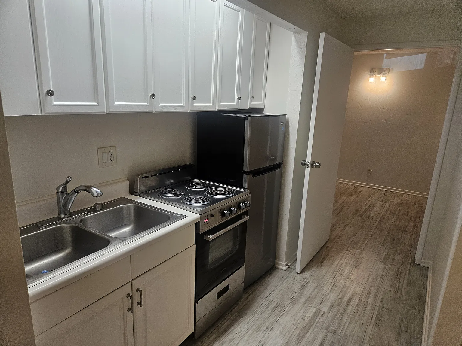 1 bed, 500 sqft, $2,350 — Photo 3