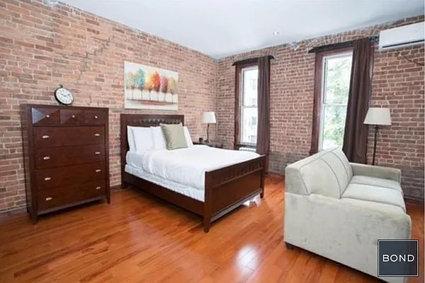 Rented by Bond New York | media 22