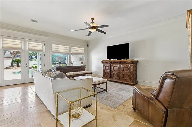 5 bed, 4.5 bath, 4140 sqft, $5,000 — Photo 4