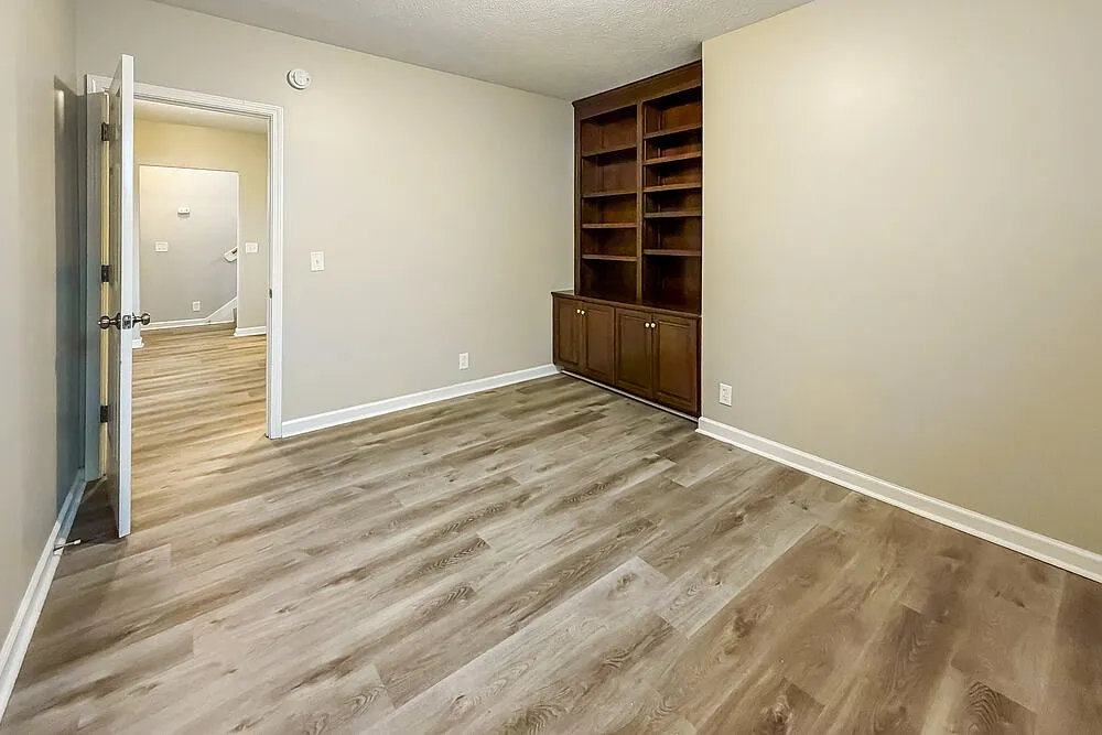 3 bed, 3.0 bath, 2336 sqft, $2,725 — Photo 4