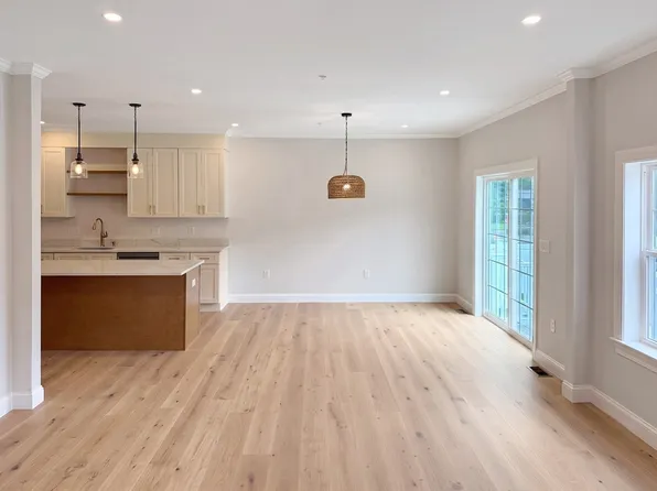 3 Whitman Cir #3, Bellingham, MA 02019
