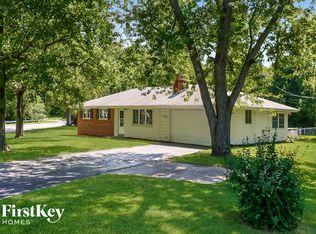 13420 Old Jamestown Rd, Florissant, MO 63033