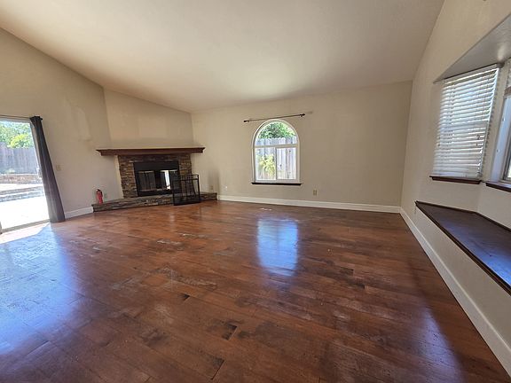 2nd image of 2194 Bel Air Pl