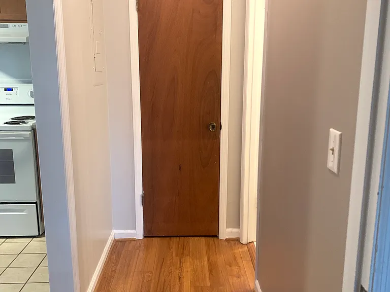 1020 W Hancock Ave — Photo 2