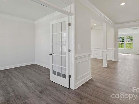 4th image of 7190 Sylvan Retreat Dr
