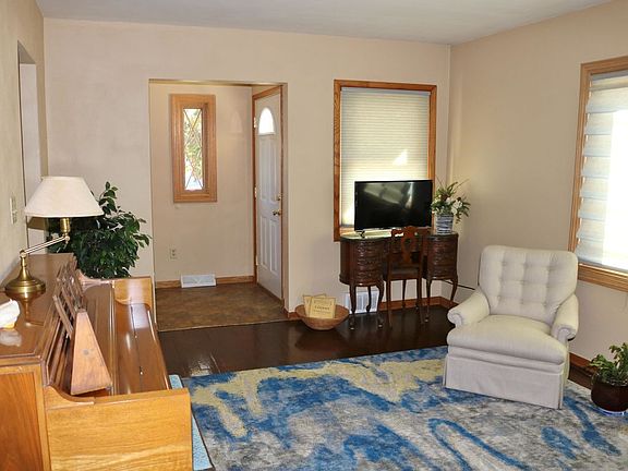 2nd image of 1307 Hyde Ave