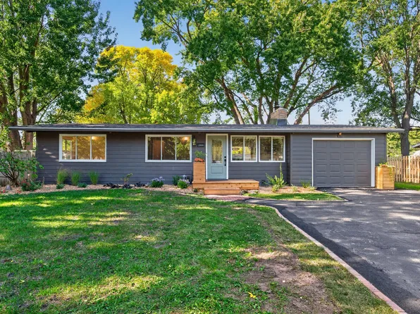 2999 Asbury St, Roseville, MN 55113