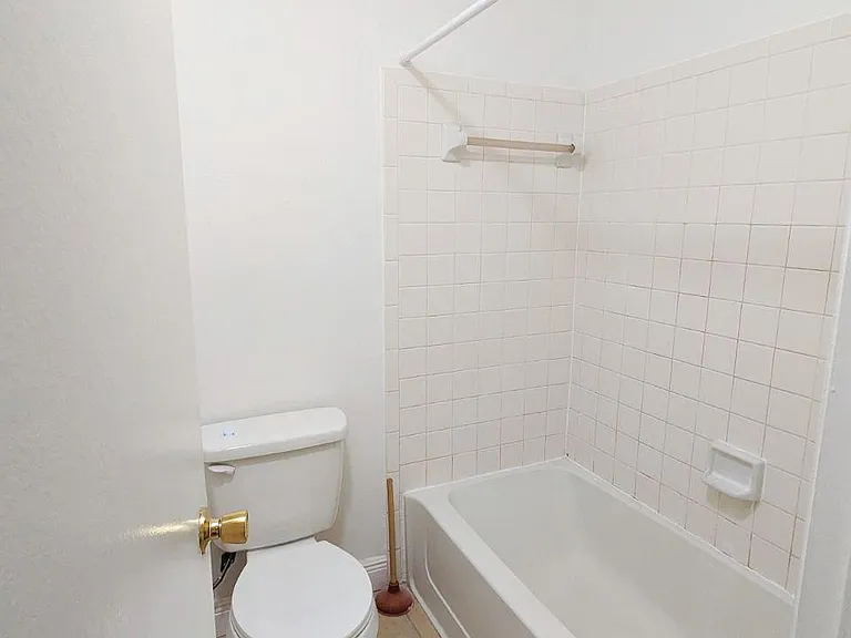 1226 Sophie Blvd — Photo 5