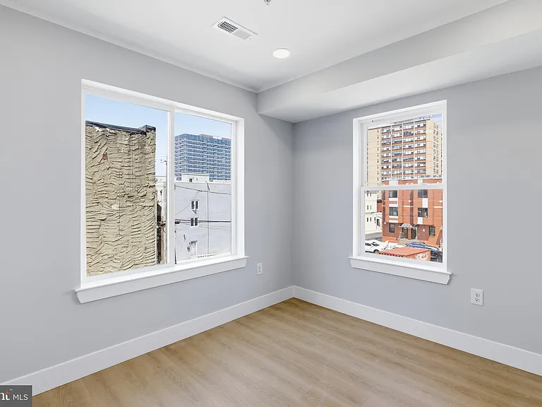 1511 W Flora St — Photo 26