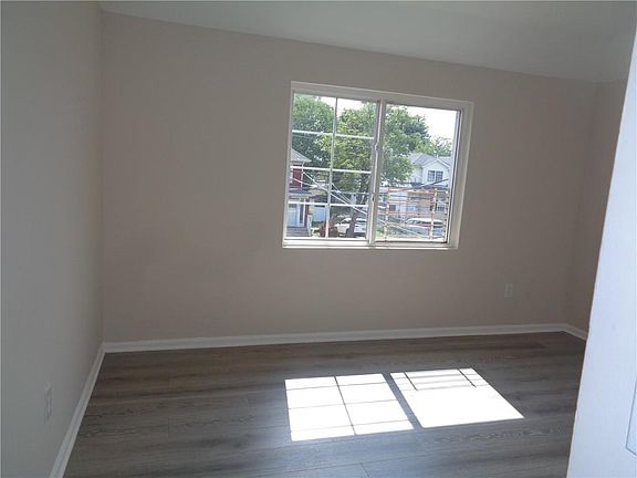 5th image of 72 South Ave