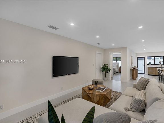 5th image of 5718 NE 15th Ave