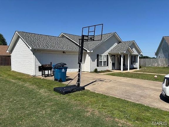 3rd image of 1213 Cherokee Cir