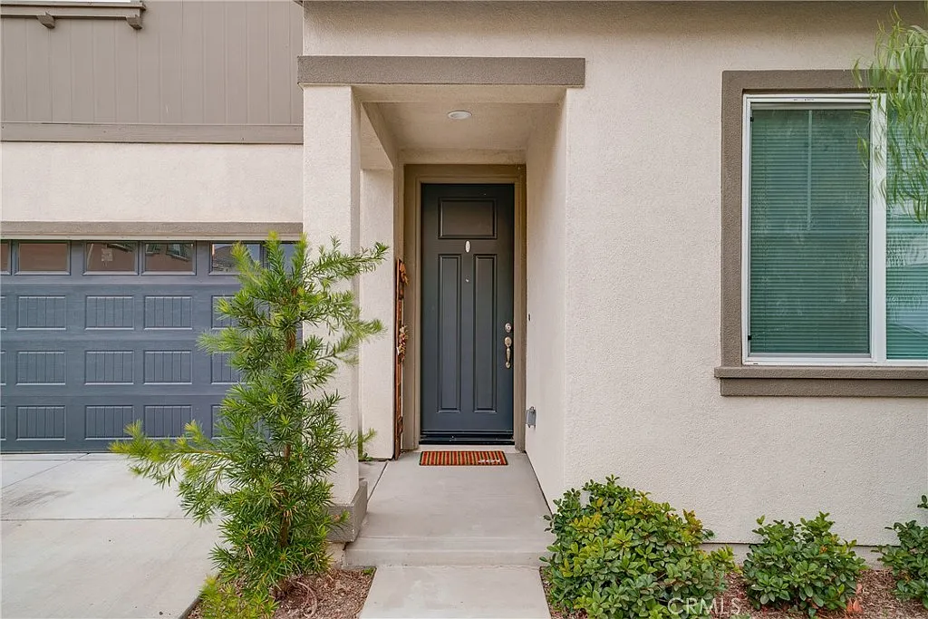 4 bed, 2.5 bath, 2182 sqft, $3,600 — Photo 3