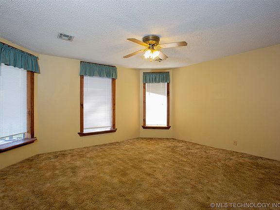 3rd image of 359 E Harrison Ave