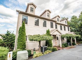 26 Waterside Dr, Morgantown, WV 26508