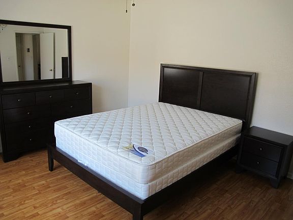Queen Size Bed with Dresser/Mirror