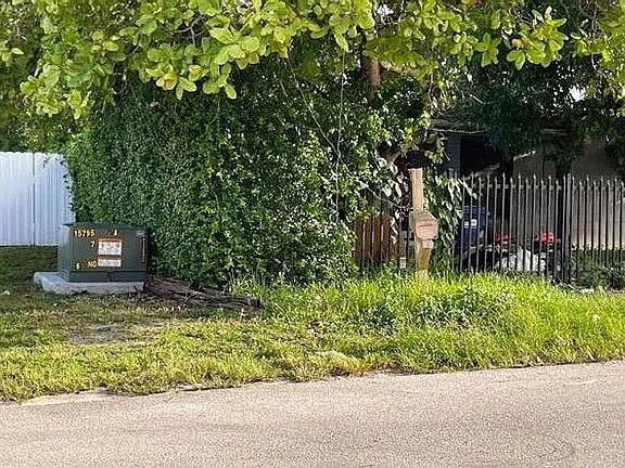 2nd image of 845 NW 144th St