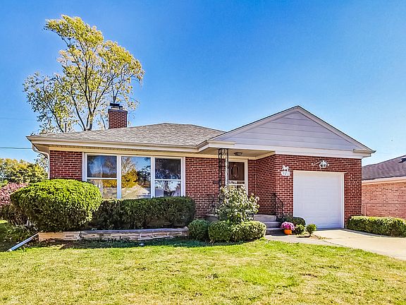 3rd image of 921 E Villa Dr