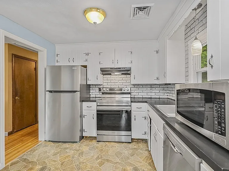 72 Westfield Dr — Photo 17